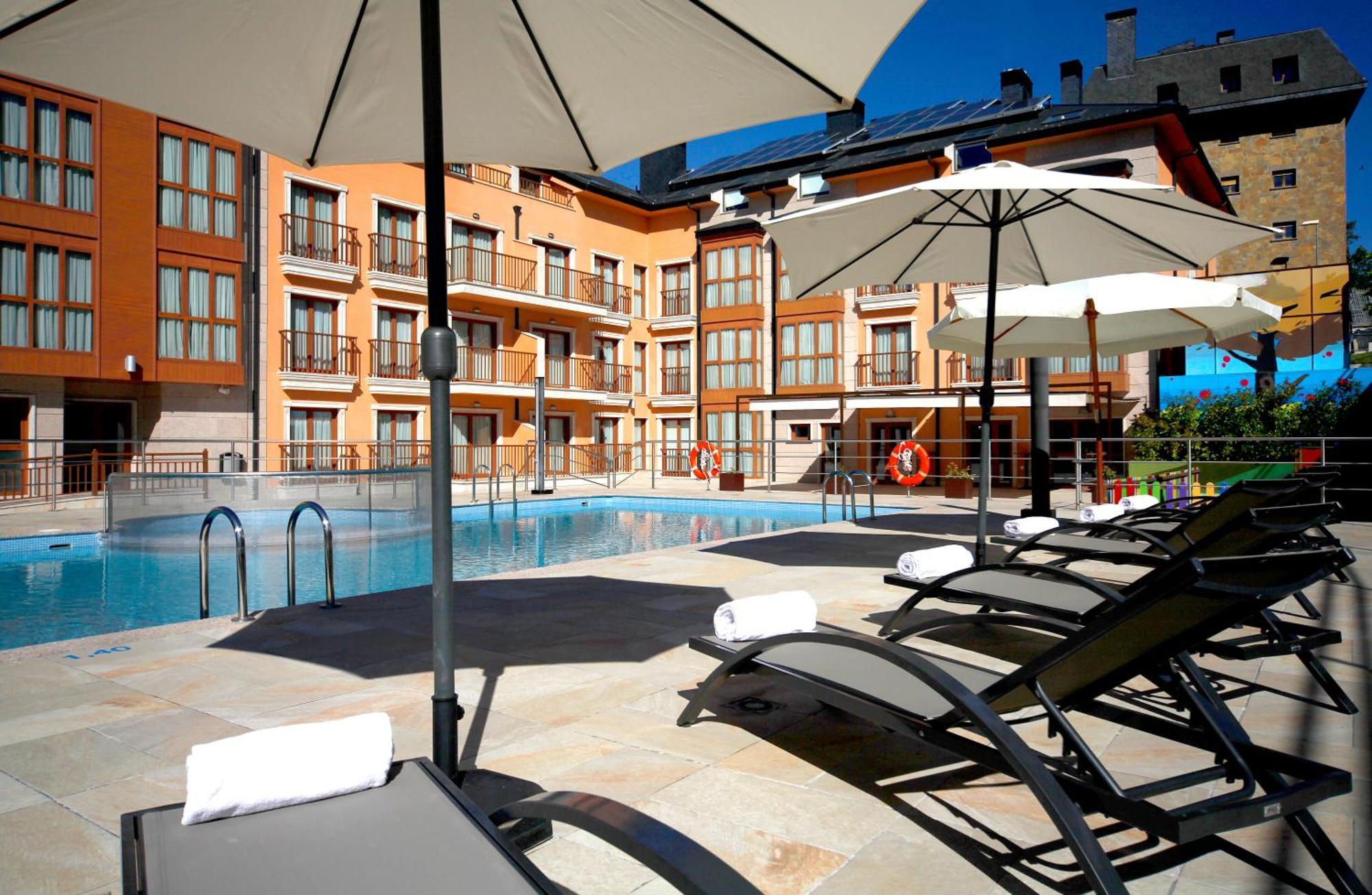 Apartahotel & Spa Jacetania Jaca Buitenkant foto